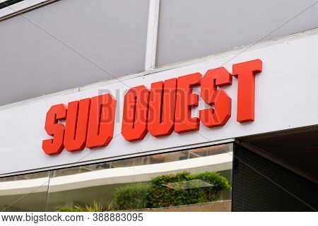 Bordeaux , Aquitaine / France - 10 01 2020 : Sud Ouest Newspaper Shop Sign Text And Logo On French L