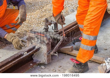 Removing Moulds And Mould Material From The Rail