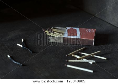 On the table are whole and burnt matches