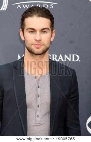 LAS VEGAS - APR 3: Chace Crawford ankommer på Academy of Country Music Awards 2011 på MGM Grand