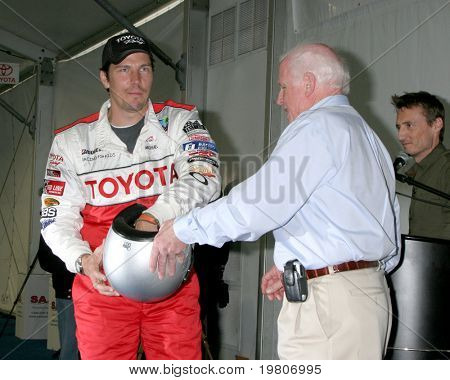 LOS ANGELES - APR 5: Michael Trucco på Toyota Pro/Celeb Race pressen dag 2011 på Long Beach Grand