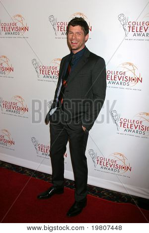 LOS ANGELES - APR 9: Matt Lauria na třicátýdruhý každoroční televizní ocenění College v renesanci