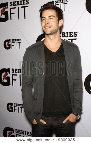 LOS ANGELES - APR 12: Chace Crawford ankommer på 