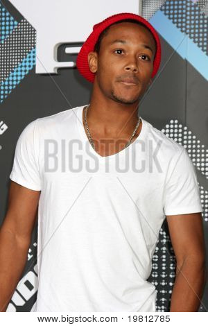 LOS ANGELES - április 20.: Romeo Miller érkezik a dob a az új T-Mobile Sidekick 4G régi r