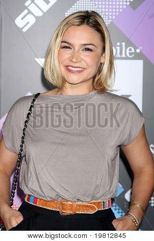 LOS ANGELES - APR 20: Samaire Armstrong ankommer til den lancering af den nye T-Mobile Sidekick 4G på 
