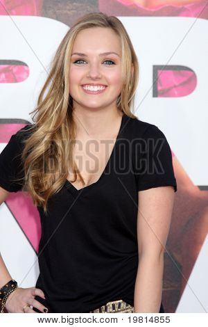 LOS ANGELES - APR 27: Mia Frampton przybywających na premierze 