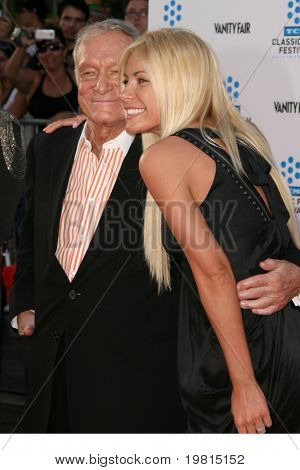 LOS ANGELES - APR 27: Hugh Hefner, Crystal Harris anländer till den TCM klassiska Film Festival & Premi