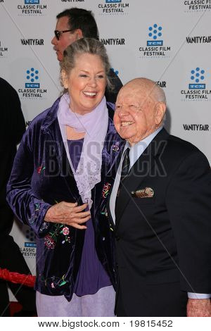 LOS ANGELES - APR 27: Jan & Mickey Rooney na TCM klasický filmový Festival & svět Premie