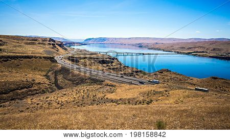 Wanapum Lake Colombia River Wild Horses Monument And Canyons