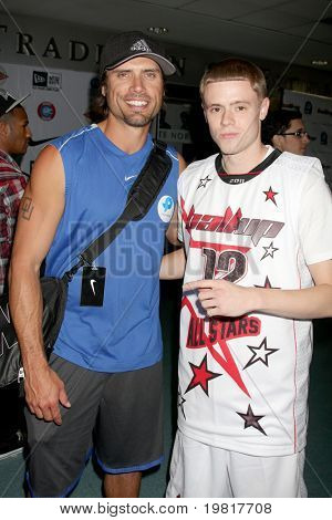 .LOS ANGELES - 1. maj: Joshua Morrow, Grayson Boucher ankommer den 1 årlige bolden op Celebrity S