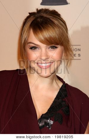 LOS ANGELES - 5 mei: Aimee Teegarden aankomen op de 4e jaarlijkse Televisie Academie eer in Bever
