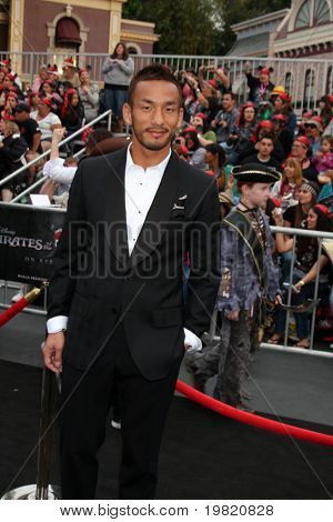 ลอสแองเจลิส - 7 พฤษภาคม: Hidetoshi นากาตะมาถึงที่ 