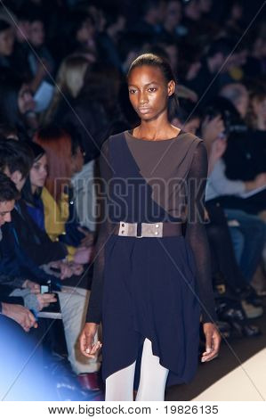 New York, 11. Februar: Mercedes Benz Fashion Week präsentieren Bcbg max Azria Kollektionen auf Bryant Pa