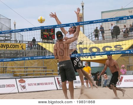 22. August: Huntington Beach, ca.: Avp Huntington Beach open, Jose Loiola und Larry Witt vs. Todd roger