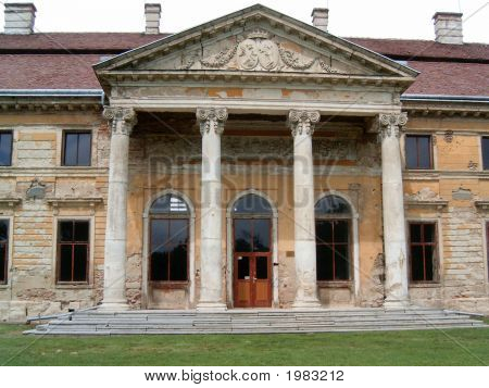 Cziraky Palace