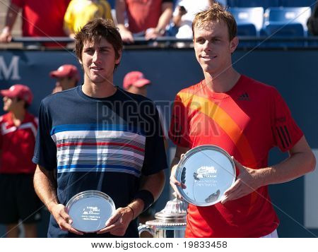 LOS ANGELES, CA. - AUGUST 2: Sam Querrey (R) og Carsten bold (L) efter Herre finalen i L.A. 
