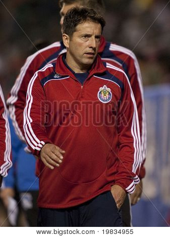 CARSON, CA. - október 17-én: Preki Radosavljevic, Chivas vezetőedző alatt félidőben a Chivas USA-v