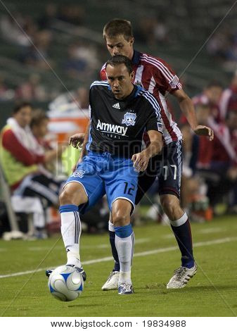 CARSON, CA. - 17 oktober: Ramiro Corrales (front) og Justin Braun (tilbage) i aktion under Chiva