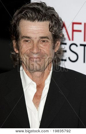HOLLYWOOD, CA. - 4 de novembro: Alan Rosenberg atende a triagem de AFI Fest de estrada em 4 de novembro
