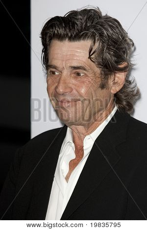 HOLLYWOOD, CA. - 4 de novembro: Alan Rosenberg atende a triagem de AFI Fest de estrada em 4 de novembro