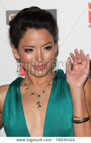 HOLLYWOOD, CA. - 16. ledna: Stephanie Jacobsen navštěvuje černou kravatu gala G'Day USA v lednu 16, 