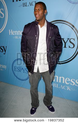 HOLLYWOOD, CA. - 13. heinäkuuta: Baltimore Ravens jalkapallo pelaaja Ken Hamlin osallistuu Fat tiistai ESP