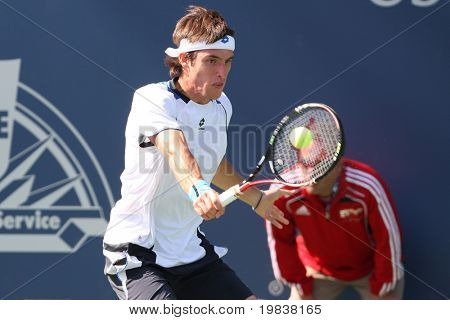 LOS ANGELES, CA. - 27 กรกฎาคม: Leonardo Mayer ของอาร์เจนตินา (ภาพ) และ [สุขา] James Blake ของเล่นในสหรัฐอเมริกา 