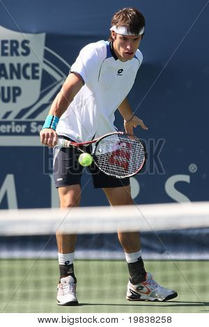 LOS ANGELES, CA. - 27 กรกฎาคม: Leonardo Mayer ของอาร์เจนตินา (ภาพ) และ [สุขา] James Blake ของเล่นในสหรัฐอเมริกา 