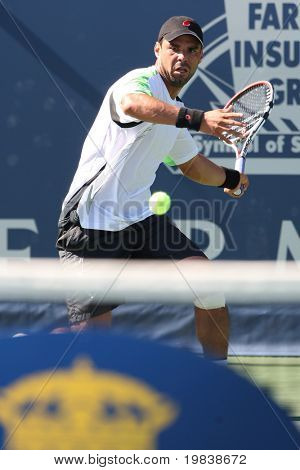 LOS ANGELES, CA. - 29. Juli: Alejandro Falla von Columibia (im Bild) und Erenests Gulbis über Lettland pl