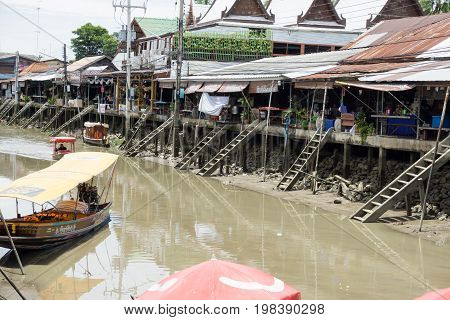 SAMUT SONGKHRAM, THAILAND - JULY 22, 2017 : AMPHAWA FLOATING MARKET in Thailand.