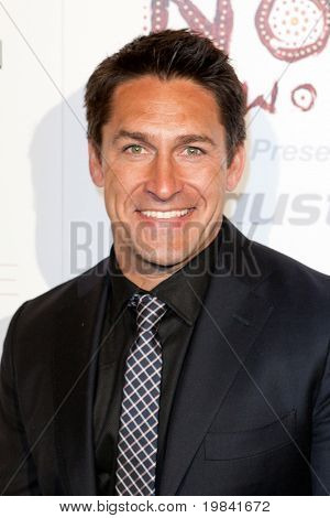 SANTA MONICA, CA. - 22 FEB: personalità paesaggista e televisivo australiano Jamie Durie arriva al 