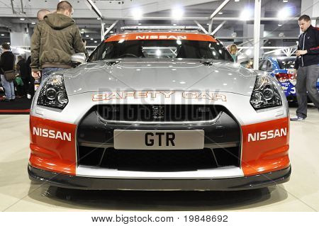 LONDON, UK - NOVEMBER 7: En Nissan GTR safety car på MPH motorshow, November 7, 2010 i London, U