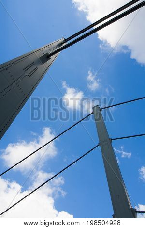 Detailed view on the structural engineering of the Theodor-Heuss-Bridge in Dusseldorf