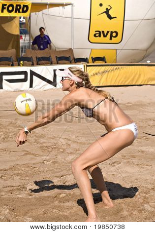 GLENDALE, AZ - 27 settembre: Oro olimpica che Kerri Walsh compete a AVP migliore della spiaggia