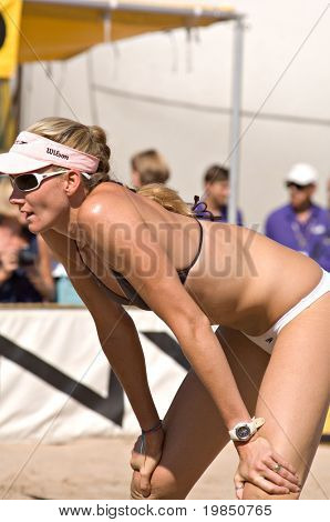GLENDALE, AZ - 27 settembre: Oro olimpica che Kerri Walsh compete a AVP migliore della spiaggia