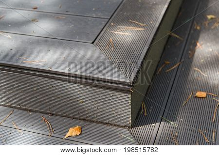 Step with outer corner on the terrace from the deck