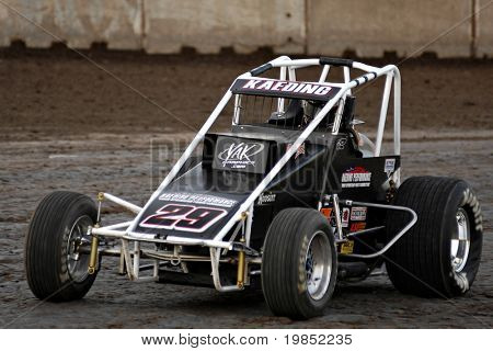 버드 Kaeding (29) 남자에 먼지 자동 경주에 USAC 구리에서 경쟁 하는 피닉스, AZ-2 월 21 일: