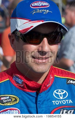 AVONDALE, AZ - 10. APRIL: NASCAR føreren Marcos Ambrose gør en udseende før starten af Su
