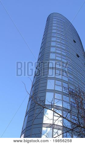 Modré highrise věž