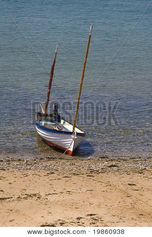 Piccola barca a vela