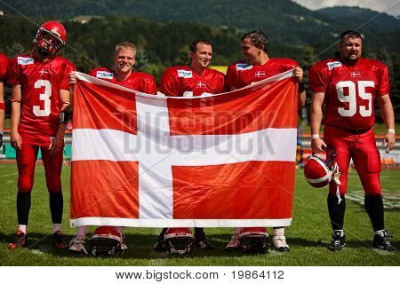 WOLFSBERG, AUSTRIA - 18 agosto American Football B-CE: QB Peter Linnemann (#3, Denamrk) e il suo team