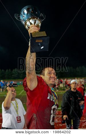 WOLFSBERG, AUSTRIA - 22 agosto: American Football B-CE: QB Christoph lordo (#8, Austria) e il suo tè