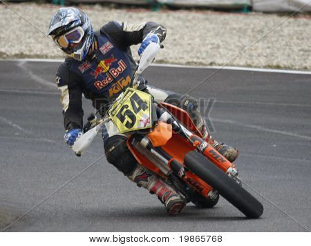MILAN Italie 24 juin Richard Blakeman GB à la FIM Supermoto World Championship CASTELLETTO DI marque