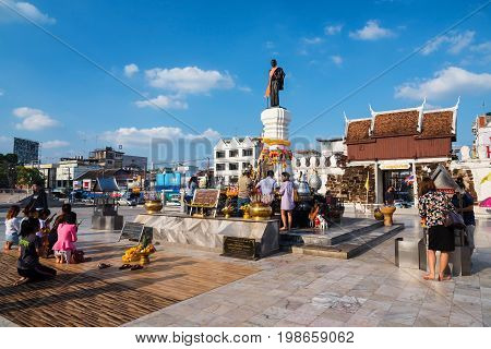 Thao Suranaree  Or Ya Mo Statue
