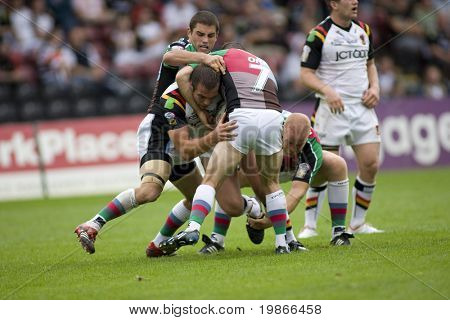 03 Août à TWICKENHAM UK, Danny Orr Danny Ward et Tchad Randall lutter contre Simon Finnigan jouant dans le