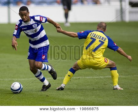 LONDON, UK versucht AUGUST 2, Vincenzo Italiano, foul von Mikele Leighterwood am Vorsaison friendl