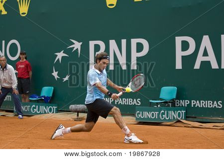 MONACO MONTE CARLO em 23 de abril, Ruben Ramirez Hidalgo ESP v Roger Federer SUI competindo no mastro ATP