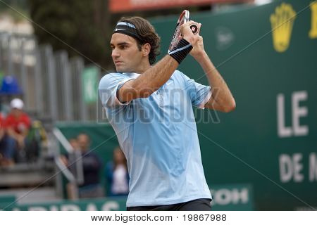 23. Dubna, MONTE CARLO MONACO Ruben Ramírez Hidalgo ESP v Roger Federer SUI v ATP stožáru