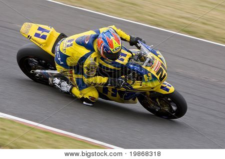 SILVERSTONE Anglie - SEPT 26: Rider číslo 21 Tom Tunstallu GBR jízda pro Hardinge Doodson Motorspo