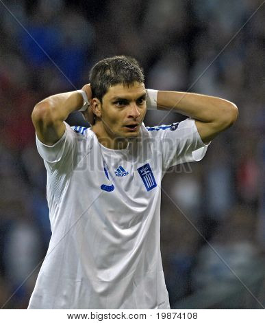 SALZBURG - 14. června: Angelos Charisteas Řecko dopředu během zápasu Řecko-Rusko během eura